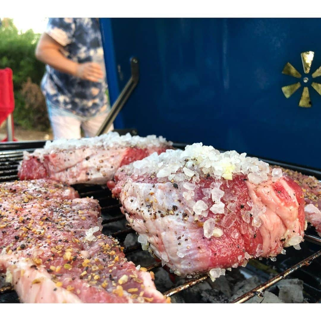 Tomoyaさんのインスタグラム写真 - (TomoyaInstagram)「Good good day off😎🤟🥩 BBQで肉充電🍖 レベルが高い🧐✨ #dayoff #bbq #焼肉部 #肉充電 #ジェシークッキング👨‍🍳」7月19日 13時29分 - tomo_10969