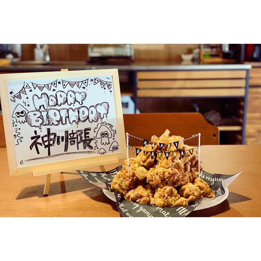 池田建設さんのインスタグラム写真 - (池田建設Instagram)「スタッフBirthday･:*+. ・ 池田建設の恒例行事。 4月から7月までの総集編です☝︎ ・ 今年は〇〇タワー❇︎ ・ という事で… その人の好きなものや よく食べてるものをみつけて タワーにしてます☺︎ ・ イラストはhamaguchi画伯。 ・ どんなに忙しくても みんなで笑える時間はいいですね。 来月も続きます▶︎▶︎ ・ #池田建設  #zerocube  #ゼロキューブ  #エイブル諫早店  #社内イベント  #スタッフ誕生日会  #サプライズバースデー  #誕生日プレゼント  #〇〇タワー  #新築 #リフォーム  #マイホーム  #アパート #貸家  #住まいづくり  #長崎 #諫早」7月19日 13時22分 - ikeda_kensetsu