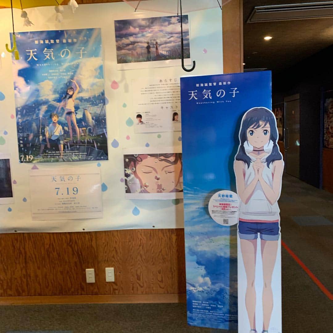 野間美由紀さんのインスタグラム写真 - (野間美由紀Instagram)「地元映画館の『天気の子』コーナー。」7月19日 13時31分 - rose_m