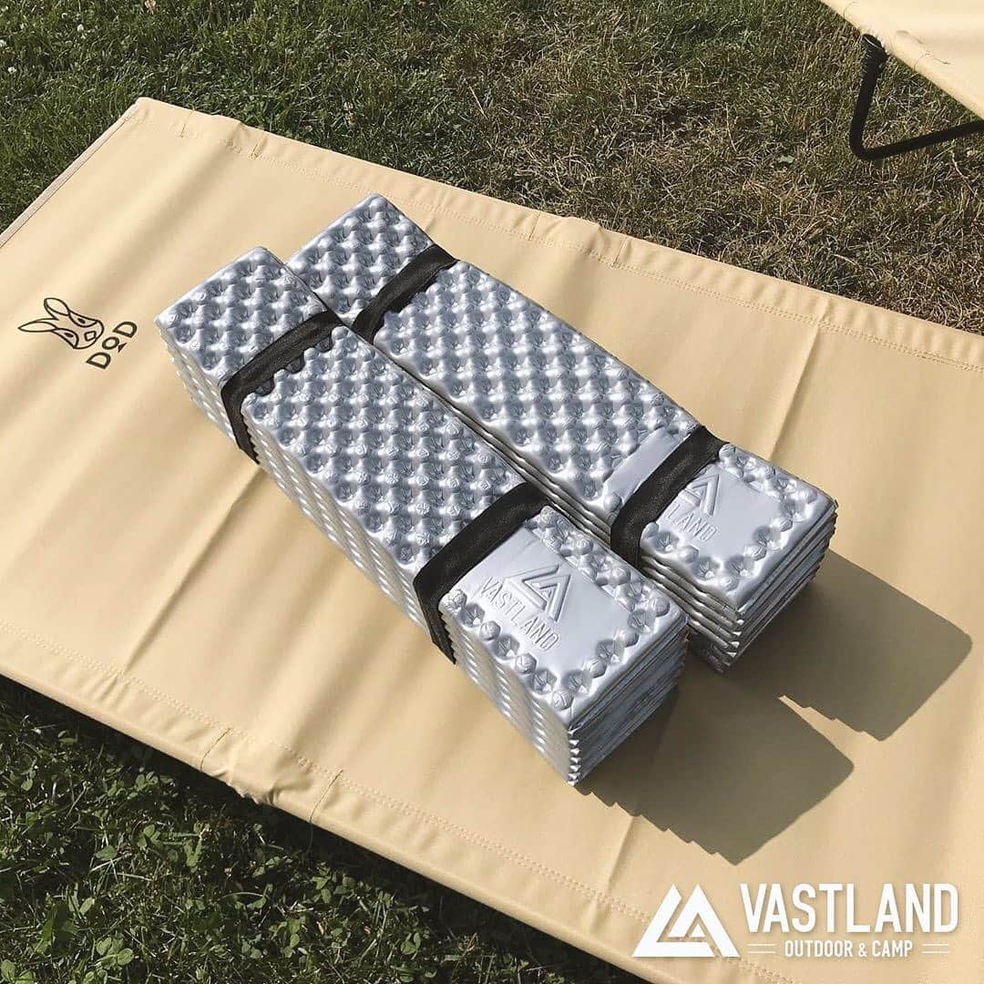 VASTLANDさんのインスタグラム写真 - (VASTLANDInstagram)「【VASTLAND×REPOST】 . .. コットにキャンプマットの組み合わせでいつでもどこでも深い眠りに誘われます🛌💤 . 雨がまだまだ続きますが梅雨明けのキャンプに向けて準備はお済みですか🏕⁇ . .. Photo by  @vanillasky_0122 様 . .. VASTLAND公式アカウントでのリポスト希望の方は【#VASTLANDリポート】を付けてVASTLAND製品をご投稿ください！ . .. ・掲載ギア・ #キャンプマット . .. ▲▽掲載ギアはプロフィールのリンク（ @vastland.jp )もしくは、画像をタップしてチェック！▽▲ . .. ※コメントやDMに返信できない場合がございますので、製品やサポートに関するお問い合わせは、弊社問い合わせフォームからよろしくお願いします。 . .. #VASTLAND #ヴァストランド #レジャーマット #銀マット #テントマット #インナーマット #新商品 #キャンペーン #キャンプ #camp #camping #キャンプギア #キャンプ道具 #キャンプ用品 #ソロキャンプ #デイキャンプ #ファミリーキャンプ #ファミキャン #キャンプ女子 #アウトドア #アウトドア用品 #ハイキング #ピクニック #登山 #バックパッカー #車中泊 #テント泊」7月19日 13時33分 - vastland.jp