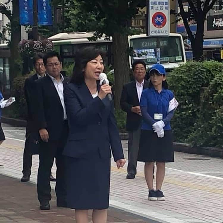 野田聖子さんのインスタグラム写真 - (野田聖子Instagram)「岐阜県選出参議院議員の渡辺猛之議員と共に、参議院議員選挙 どうこ茂候補の応援で富山に参りました。 どうこ茂候補は、文部科学大臣政務官や参議院総務委員会筆頭理事などを務められ、議員としての経験も豊かです。 富山の未来のために、どうこ茂候補をどうぞ宜しくお願い致します！ #野田聖子 #自民党 #自民党2019 #参議院選挙 #参議院選挙2019」7月19日 13時47分 - seiko.noda