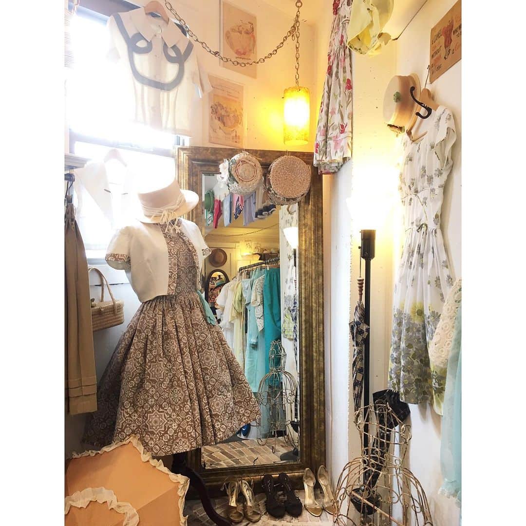 NUTTY Vintage&Collectibleさんのインスタグラム写真 - (NUTTY Vintage&CollectibleInstagram)「🌼NEW DISPLAY 🌼  昨日入荷いたしました 50’s day dressたちをディスプレイいたしました🌼🌼 #nutty#vintageshop#boutique#osaka#horie#japan#ootd#fashion#vintagestyle#vintagefashion#used#vintage#大阪#堀江#南堀江#古着#古着屋#古着女子#ヴィンテージ#ビンテージ#ootd#コーディネート#coordinate#ファッション#大阪古着#ヴィンテージショップ#40s#50s#60s」7月19日 13時38分 - nutty_vintage
