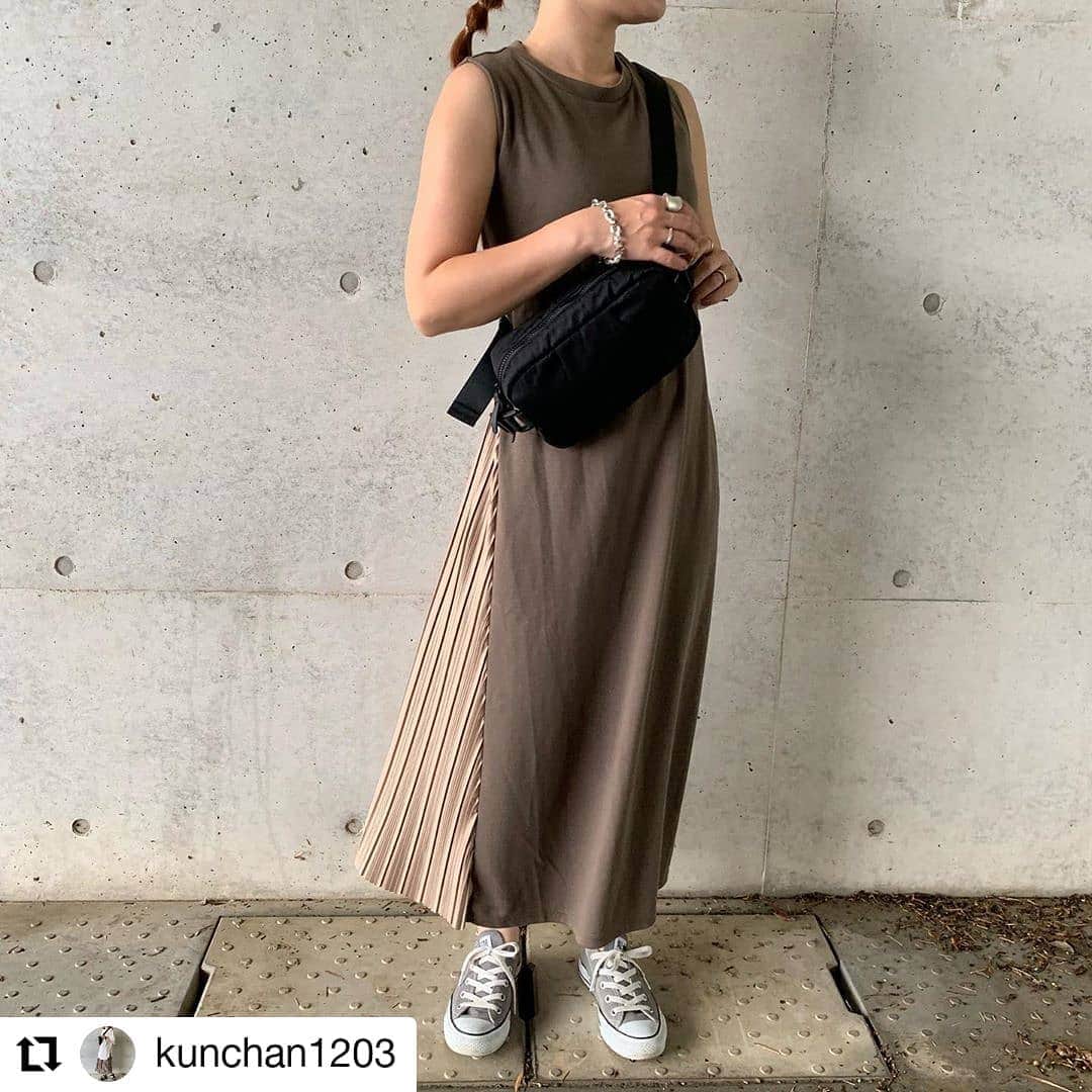 ショップにこにこさんのインスタグラム写真 - (ショップにこにこInstagram)「#Repost @kunchan1203 with @kimcy929_repost • • • • • • ・ ・ ・ @shopnikoniko さんの バックプリーツワンピース。 ・ ブラウンを着用してます！ ・ ・ 1枚でも可愛いし デニムパンツやレギンスと合わせても可愛い𓍯 ・ ・ そして、この可愛いワンピースが今なら @shopnikoniko ・ ZOZOTOWN店限定！ ・ バックプリーツワンピースが タイムセールしてます！！ ・ 3,239円 → 2,678円‼‼ ・ 7月19日(金)13:00 ～ 7月24日(火)10:59までだよ！ ・ ・ 他の色も可愛いからぜひチェックしてみてね𓀊𓀊 ・ ・ #ショップにこにこ_zozotown #プチプラ#プチプラコーデ#おちびコーデ#おちびさんと繋がりたい#mamagirl#おしゃれさんと繋がりたい#お洒落な人と繋がりたい#ロカリ#ママリ#ママコーデ#ootd#ootdfashion#プチプラファッション#ワンピース#コンバース#mineby3mootd#スナップミー」7月19日 13時44分 - shopnikoniko