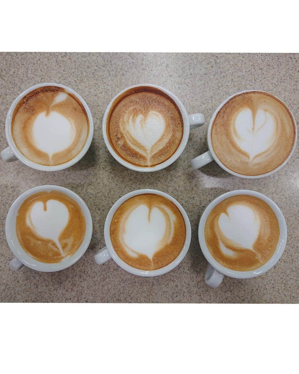 富永沙織さんのインスタグラム写真 - (富永沙織Instagram)「ラテアート初挑戦⭐✨特訓を始めました😊🌹✨ ・ #latteart  #coffee  #cafe  #ラテアート  #コーヒー  #練習  #カフェ  #初挑戦」7月19日 13時47分 - saori_tominaga
