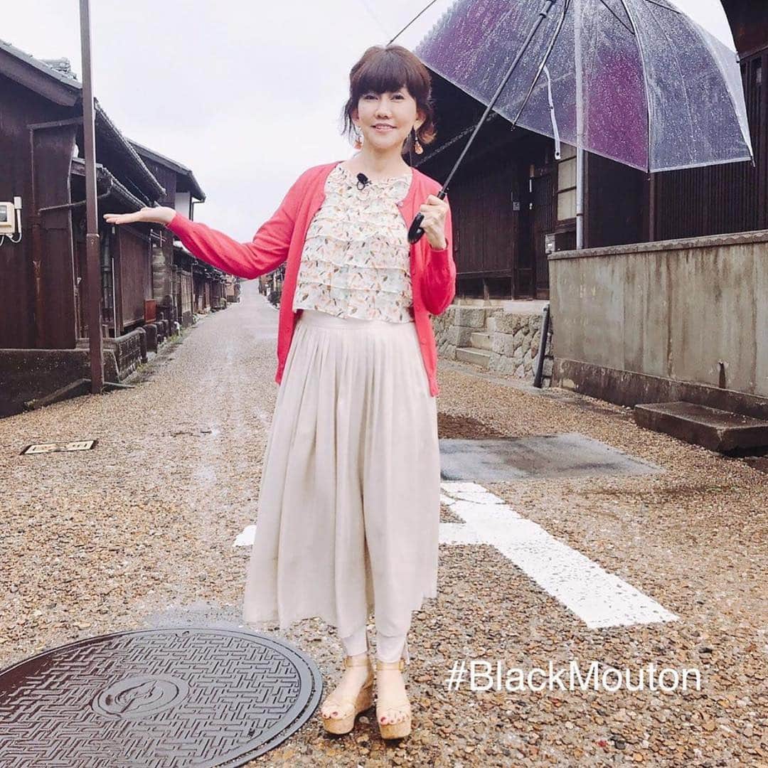 Black Moutonさんのインスタグラム写真 - (Black MoutonInstagram)「* 松本伊代さんがティアードトップスとタックスカートを着用してくださいました。  @iyo14_official #松本伊代 #ブラックムートン #BlackMouton #ootd #outfit #coordinate #fashion #code #fashiongram #photooftheday #instagood #shooting #fashionshooting #style #fashionphotography #instalike #instafashion #creativedirection #fashionportrait #fashionstory #girlsstyle」7月19日 13時51分 - black_mouton_official