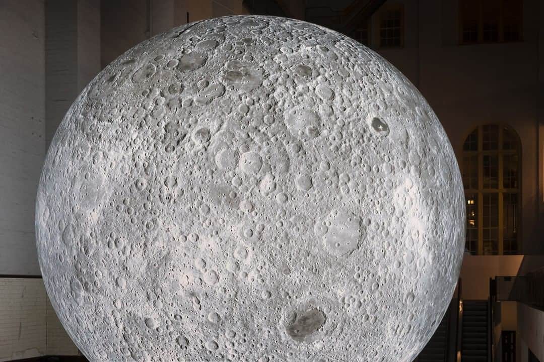 パワーハウスミュージアムさんのインスタグラム写真 - (パワーハウスミュージアムInstagram)「🌛Under the spell of the Moon. Luke Jerram's iconic Museum of the Moon uses the latest NASA imagery of the lunar surface to create a breathtaking artwork. See it now at the Powerhouse Museum.  #Apollo50Aus #MuseumoftheMoon 📷: Ryan Hernandez」7月19日 13時57分 - powerhousemuseum