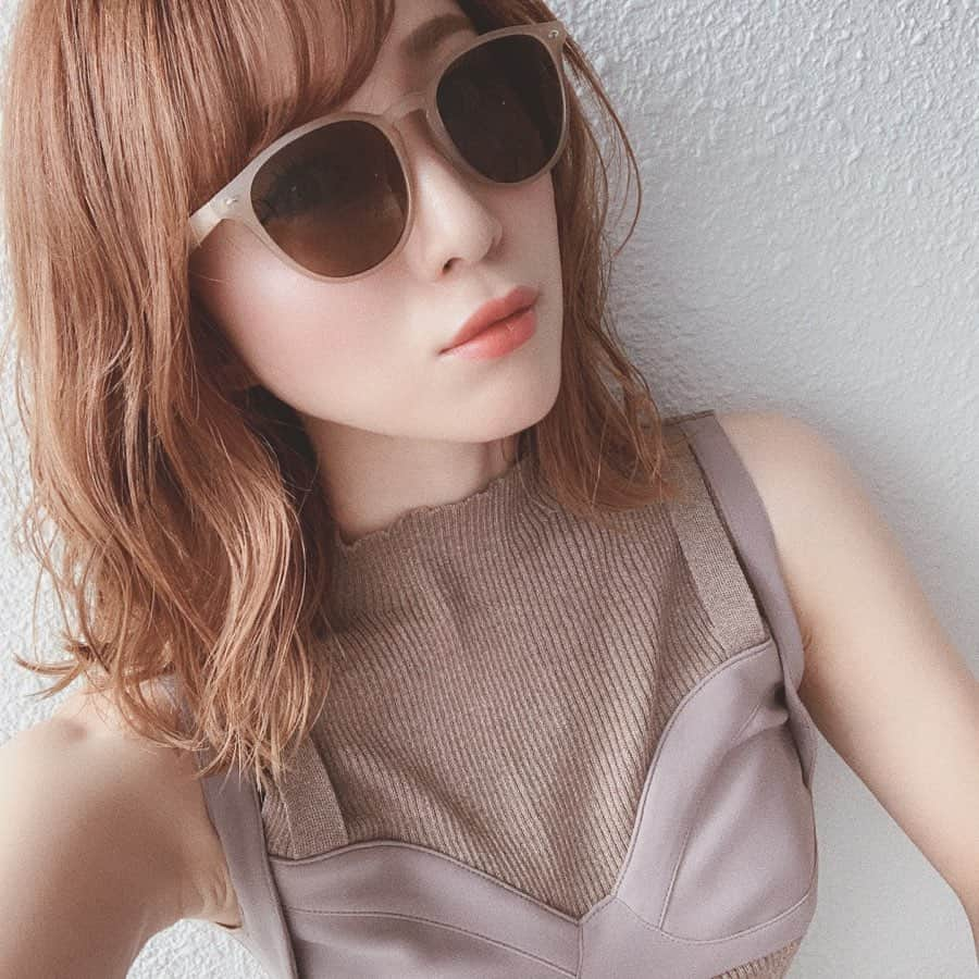 咲月美優さんのインスタグラム写真 - (咲月美優Instagram)「❤︎ . new sunglasses🕶♥️ . @tres.jewelry さんの Wellington sunglasses クリアベージュ×ブラウン . おしゃれで、 紫外線対策もばっちり👌🏻🌴☀️ クリアベージュの縁と形と レンズの色味もかわいい😍 探し求めてたもの🕶💖 . 軽くて疲れないところもgood🙆‍♀️💕 . . #tresjewelry . #sunglasses #fashion #ootd #summer #selfie #japanesegirl #followme #instagood #instalike #サングラス #サングラス女子 #セルフィー #ファッション #ポートレートモデル #関西モデル #インフルエンサー #大人カジュアル #모델 #일본인 #오오티디 #패션 #패션스타그램 .」7月19日 14時31分 - s.miyutyyy