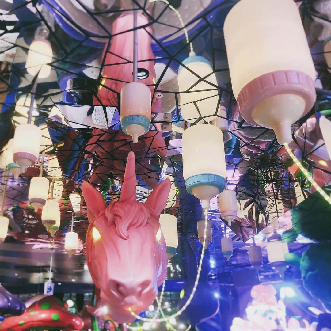 畑田亜希さんのインスタグラム写真 - (畑田亜希Instagram)「🍭🍼Kawaii Monster Cafe 🍬🎠 in Harajuku ⭐️ ・ どこもかしこも可愛すぎて大興奮😍 ・ 行きたかった場所🧁夜のショーが木になる👙 ・ #2019 #Japan #tokyo #harajuku #monstercafe #夜のショー見たい」7月19日 14時43分 - akihatada