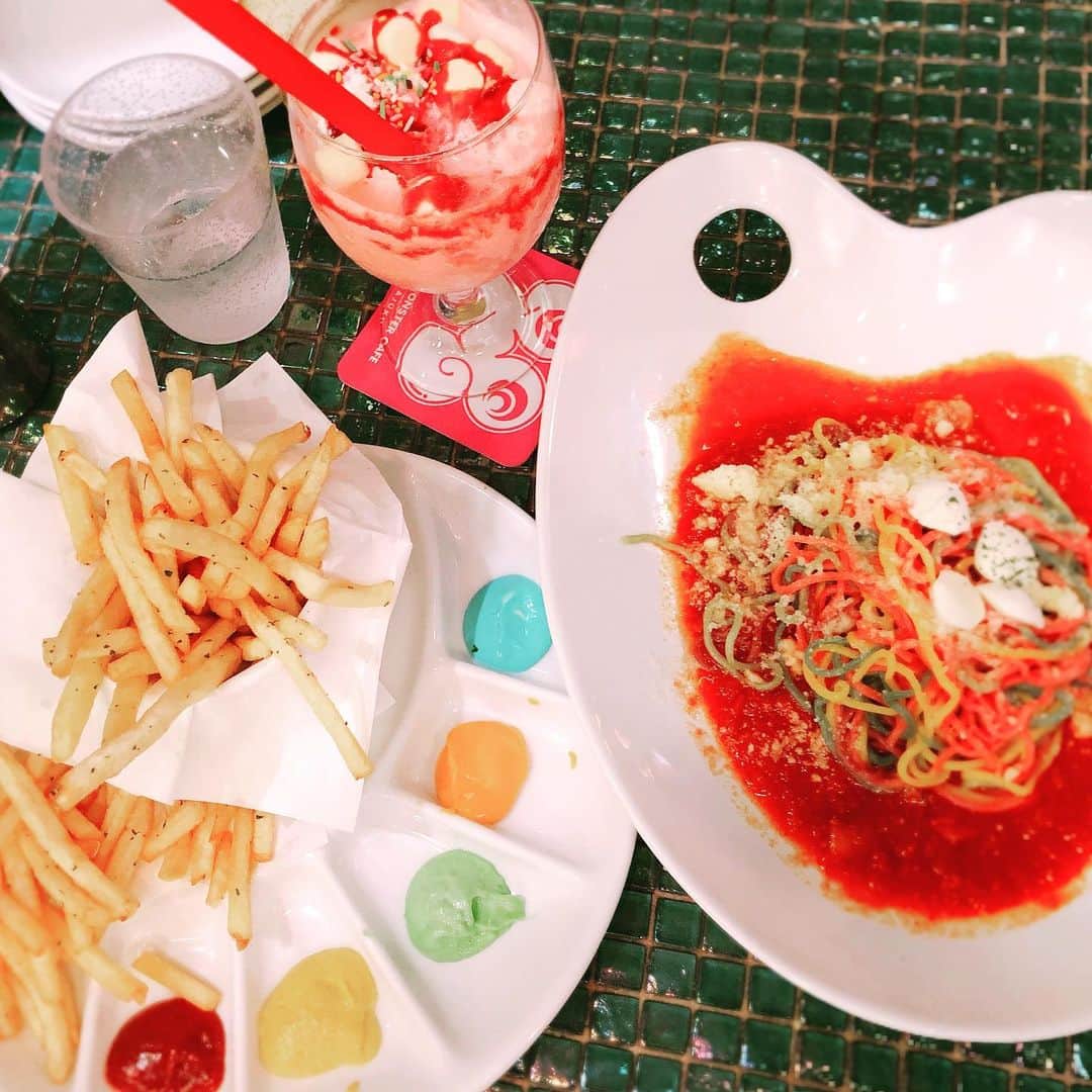 畑田亜希さんのインスタグラム写真 - (畑田亜希Instagram)「🍭🍼Kawaii Monster Cafe 🍬🎠 in Harajuku ⭐️ ・ どこもかしこも可愛すぎて大興奮😍 ・ 行きたかった場所🧁夜のショーが木になる👙 ・ #2019 #Japan #tokyo #harajuku #monstercafe #夜のショー見たい」7月19日 14時43分 - akihatada