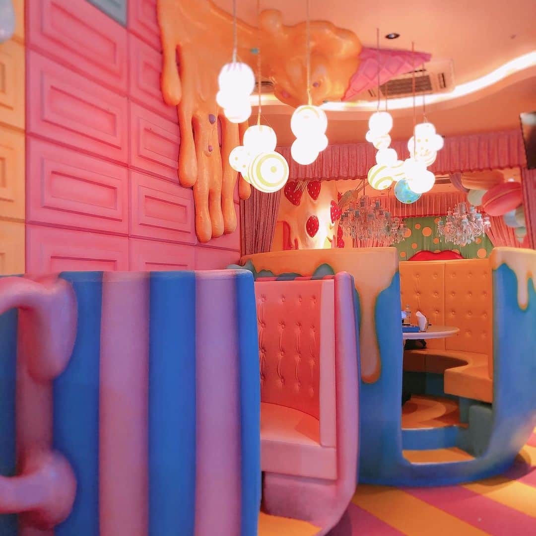 畑田亜希さんのインスタグラム写真 - (畑田亜希Instagram)「🍭🍼Kawaii Monster Cafe 🍬🎠 in Harajuku ⭐️ ・ どこもかしこも可愛すぎて大興奮😍 ・ 行きたかった場所🧁夜のショーが木になる👙 ・ #2019 #Japan #tokyo #harajuku #monstercafe #夜のショー見たい」7月19日 14時43分 - akihatada