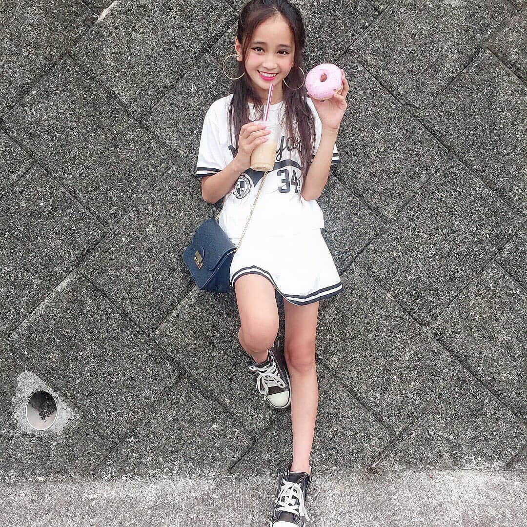 韓国子供服♡smilekids(すまいるきっず) さんのインスタグラム写真 - (韓国子供服♡smilekids(すまいるきっず) Instagram)「* * ☻ご覧頂き有難うございます☻ . . . 💛2019年春夏新作🍃💛 . . . . . ︎︎︎︎︎︎︎︎︎︎︎︎︎︎︎︎☑︎シンプルデザイン セットアップ完売しています😌 本日22時より再販売STARTします。 是非、GETしてください。 . . . . ダンスの衣装などにもオススメです♡ . .  7.500円以上お買い上げ頂いた方は 送料無料となります。 尚、購入後は、同梱などは 受付ておりませんのでご了承下さい。 . . . ♡着画model みゆうchan ☺︎smilekids 専属model☺︎ @miiiina0910 . . . . . 🆕新作、続々入荷中♪ webで販売しています♡ . . . . ————————————————— . . web shop http://smilekids888.com/で販売しています← —————————————————— ★ゆうちょ振込での購入も可能です★ web shopより、在庫を確認後  商品名、サイズ、カラーをDMにて 連絡頂けると幸いです☺︎ 確認後のお返事になりますので お時間を頂く場合があります。 在庫が少ない場合や再入荷の人気商品は 取り置きが難しい事があります。 ご了承ください🥺 . . —————————————————— ご購入してくださった方へ✉️ @smilekids888 をタグ付けして投稿して頂いた方を ストーリーにて紹介させて頂きます😍  さらに‥抽選で‥ 毎月、５名様にお買い物で使えるクーポンを プレゼント🎁致します☺️ . 1等‥1.000円OFFクーポン(2名様) 2等‥500円OFFクーポン(3名様) . 沢山のタグ付けをお待ちしています😍  ____________________________________ . . . . . . . ☻webshopには.Instagramプロフより リンクでとべます✈︎✈︎✈︎ http://smilekids888.com/ . #熊本ママ #山鹿 #webshop #韓国子供服 #格安#お洒落を発信 #熊本 #キッズコーデ #キッズ#キッズファッション  #ig_kids #kids_japan #親バカ部  #kjp_ootd #今日の服 #kidsfashion #プチプラコーデ  #プチプラファッション #mamagirl #リンクコーデ#ママリ#smilekids #３歳#４歳#５歳#春#新作#instalove」7月19日 14時49分 - smilekids888