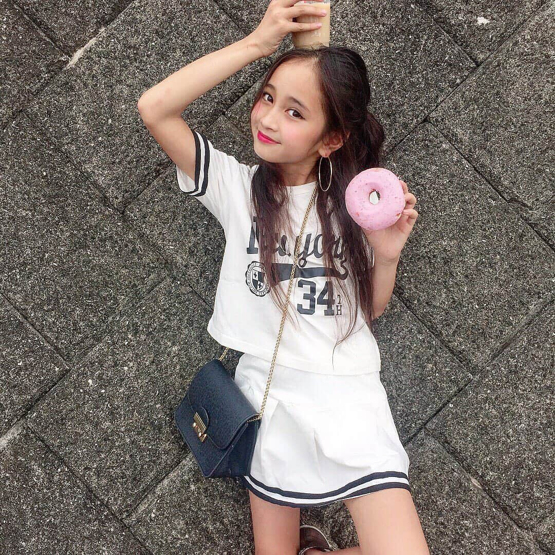 韓国子供服♡smilekids(すまいるきっず) さんのインスタグラム写真 - (韓国子供服♡smilekids(すまいるきっず) Instagram)「* * ☻ご覧頂き有難うございます☻ . . . 💛2019年春夏新作🍃💛 . . . . . ︎︎︎︎︎︎︎︎︎︎︎︎︎︎︎︎☑︎シンプルデザイン セットアップ完売しています😌 本日22時より再販売STARTします。 是非、GETしてください。 . . . . ダンスの衣装などにもオススメです♡ . .  7.500円以上お買い上げ頂いた方は 送料無料となります。 尚、購入後は、同梱などは 受付ておりませんのでご了承下さい。 . . . ♡着画model みゆうchan ☺︎smilekids 専属model☺︎ @miiiina0910 . . . . . 🆕新作、続々入荷中♪ webで販売しています♡ . . . . ————————————————— . . web shop http://smilekids888.com/で販売しています← —————————————————— ★ゆうちょ振込での購入も可能です★ web shopより、在庫を確認後  商品名、サイズ、カラーをDMにて 連絡頂けると幸いです☺︎ 確認後のお返事になりますので お時間を頂く場合があります。 在庫が少ない場合や再入荷の人気商品は 取り置きが難しい事があります。 ご了承ください🥺 . . —————————————————— ご購入してくださった方へ✉️ @smilekids888 をタグ付けして投稿して頂いた方を ストーリーにて紹介させて頂きます😍  さらに‥抽選で‥ 毎月、５名様にお買い物で使えるクーポンを プレゼント🎁致します☺️ . 1等‥1.000円OFFクーポン(2名様) 2等‥500円OFFクーポン(3名様) . 沢山のタグ付けをお待ちしています😍  ____________________________________ . . . . . . . ☻webshopには.Instagramプロフより リンクでとべます✈︎✈︎✈︎ http://smilekids888.com/ . #熊本ママ #山鹿 #webshop #韓国子供服 #格安#お洒落を発信 #熊本 #キッズコーデ #キッズ#キッズファッション  #ig_kids #kids_japan #親バカ部  #kjp_ootd #今日の服 #kidsfashion #プチプラコーデ  #プチプラファッション #mamagirl #リンクコーデ#ママリ#smilekids #３歳#４歳#５歳#春#新作#instalove」7月19日 14時49分 - smilekids888