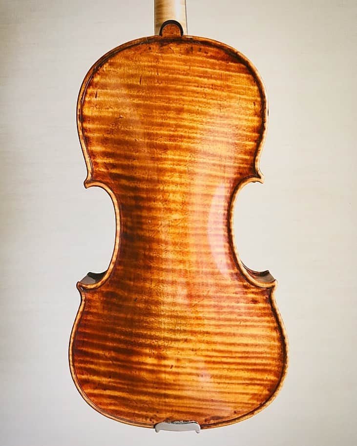 宮本笑里さんのインスタグラム写真 - (宮本笑里Instagram)「#日本バイオリン 中川様の職人技。 弾きたくてたまらない衝動に駆られる。 いつも素晴らしい経験を、本当に、ありがとうございます💖  #DomenicoMontagnana  #violin #くびれ #美しすぎる #木目」7月19日 14時58分 - emirimiyamoto
