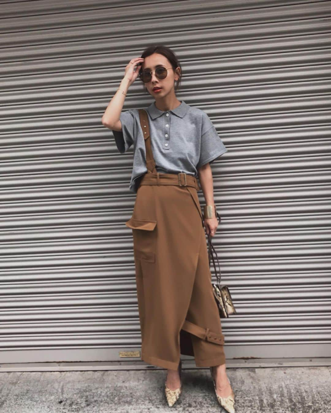 黒石奈央子さんのインスタグラム写真 - (黒石奈央子Instagram)「あめりふく . ONE SUSPENDER MILITARY SK ¥16600+tax 7/19 MINI KNIT POLO TOP ¥10100+tax 7/23 . ショートポロシャツ❤️ 普段ポロシャツあんまり着ないけどこれはショートで女らしくて好き😘 サスペンダースカートは今日から発売で既に残りわずかなのでお早めに！ .  @ameri_shinjuku @amerivintage @ameri_daikanyama @ameri.shinsaibashi #ameri#amerivintage #fashion #coordinate#ootd#outfit#osanposnap #705_outfit #大人ファッション #大人コーディネート #大人スタイル #modestyle #modefashion#modecasual」7月19日 15時23分 - blackstone705