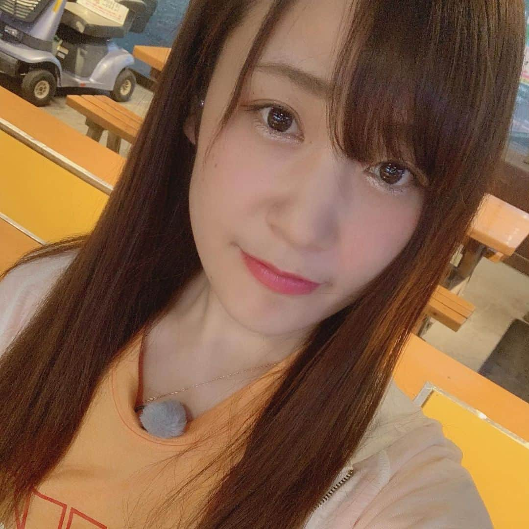 久米知里さんのインスタグラム写真 - (久米知里Instagram)「.﻿ ﻿ JTVのロケ終わりましたー！﻿ ﻿ 今回は夏スペシャル第2弾！﻿ ﻿ 放送はきっと8月くらいかと😋﻿ ﻿ 釣りだけではない夏合宿！！﻿ ﻿ とっても楽しいロケでした🌟﻿ ﻿ BBQもしたよ！ŧ‹"ŧ‹"🍴(*´༥` *)🍖ŧ‹"ŧ‹"﻿ ﻿ ジョーさんお肉焼いてくれた🥳﻿ ﻿ 放送をおたのしみにー！✨﻿ ﻿ ﻿ ﻿ #久米知里#くめちさと#城島健司のJ的な釣りテレビ#アシスタント#RKB毎日放送#博多#釣り#釣りガール#福岡#博多#タレント#元アイドル#おいしいごはん#幸#城島健司#小林一史#矢野由希子#夏#バーベキュー#talent#girl#job#goodday#happy#fishing#Fukuoka#hakata#idol#summer#bbq﻿」7月19日 15時19分 - chisatokume_12