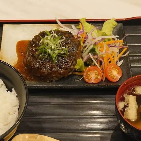 Japan Food Townさんのインスタグラム写真 - (Japan Food TownInstagram)「【Bonta Bonta - Japanese A4 Wagyu Set Menu - Renewal Menu】﻿ ﻿ Great new for Wagyu Beef lovers!!﻿ Japanese A4 Wagyu Set Menu will be available at "Bonta Bonta" in Japan Food Town as renewal of menu from TODAY!﻿ ﻿ You can choose your preferred Japanese A4 Wagyu Set as affordable and yummy.﻿ ﻿ The lineup of Japanese A4 Wagyu Beef Set are :﻿ ●Wagyu Hamburg Set $14.80﻿ ●Wagyu Dice Steak Set $19.80﻿ ●Wagyu Steak Don Set $19.80﻿ ●Wagyu Sukiyaki Set $19.80﻿ *GST and Service Charge will be added additionally. Each set menu is limited ONLY 20set per day.﻿ ﻿ Also, "Bonta Bonta" opening hour will be extended from today. No idle time between lunch and dinner so you can enjoy longer time!﻿ ﻿ Which Japanese A4 Wagyu Beef Set would you try first?﻿ Visit "Bonta Bonta" in Japan Food Town and enjoy tender Japanese A4 Wagyu Beef!﻿ ﻿ Japan Food Town is located at 435 Orchard Road, Wisma Atria Unit 04-39/54.﻿ Bonta Bonta is located at Wisma Atria #04-39 in Japan Food Town.﻿ ﻿ 【ぼんたぼんたのリニューアルメニュー - A4国産和牛セットメニュー】﻿ ﻿ 和牛好きな方に「ぼんたぼんた」から素敵なお知らせです！﻿ Japan Food Town内の「ぼんたぼんた」のメニューがリニューアル！様々な種類の「A4国産和牛セット」が本日よりご利用頂けます！﻿ ﻿ リニューアルしたメニューからお好みのA4国産和牛セットを美味しく、リーズナブルな価格でお召し上がり頂下さい！﻿ ﻿ 気になるA4国産和牛セットメニューのラインナップは：﻿ ●和牛ハンバーグセット $14.80﻿ ●和牛サイコロステーキセット $19.80﻿ ●和牛ステーキ丼セット $19.80﻿ ●和牛すき焼き丼セット $19.80﻿ ＊別途GST並びにサービス料が加算されます。各アイテム一日20セット限定でのご提供となります。﻿ ﻿ 加えて「ぼんたぼんた」のランチタイムとディナータイムの間もオープンします。美味しい和牛メニューをこれまで以上に長い時間お楽しみ頂ける様になりました！﻿ ﻿ さあ、みなさんはどのA4国産和牛セットから召し上がりますか？﻿ お好みのセットメニューで柔らかいA4国産和牛を堪能して下さいね！﻿ ﻿ Japan Food Townは435 Orchard Road, Wisma Atria Unit 04-39/54にあります。﻿ ぼんたぼんたはJapan Food Town内、Wisma Atria #04-39にあります。﻿ ﻿ #bontabonta #japanfoodtown #japanesfood #eatoutsg #sgeat #foodloversg #sgfoodporn#sgfoodsteps #instafoodsg #japanesefoodsg#foodsg #orchard #sgfood #foodstagram #singapore #wismaatria #ジャパンフードタウン #シンガポール #gss #greatsingaporesale #wagyu #a4wagyu #steak #hamburg #sukiyaki﻿ ﻿ ﻿」7月19日 15時27分 - japanfoodtown