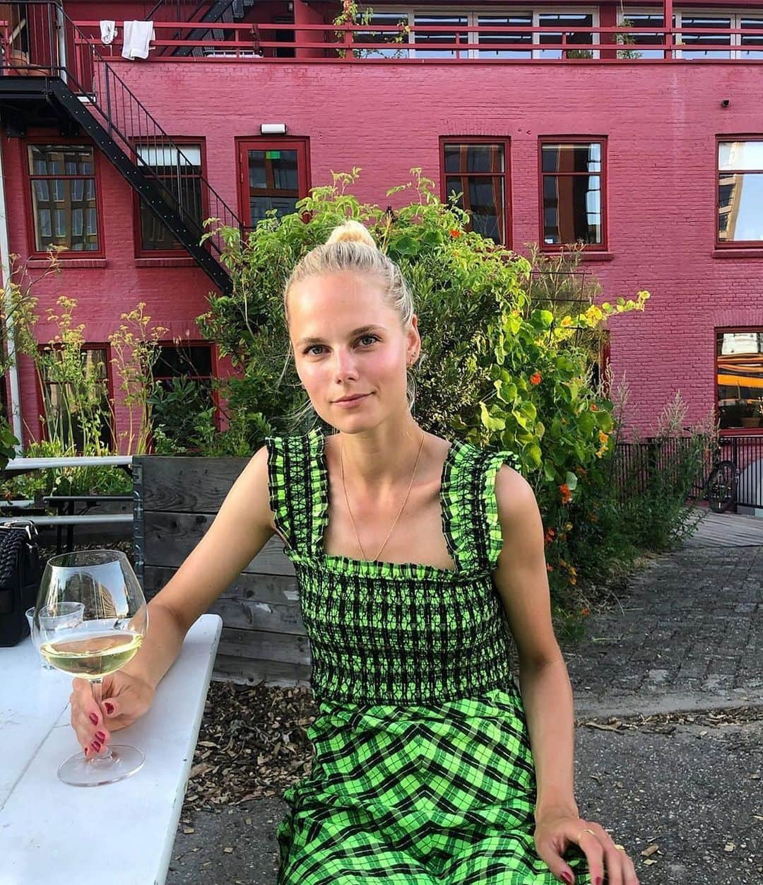 ガンニさんのインスタグラム写真 - (ガンニInstagram)「🥒@josefinenielsen in our neon seersucker check dress #gannigirls #ganni」7月19日 15時29分 - ganni