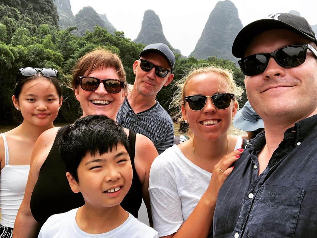 ティーネ・ティング・ヘルセットのインスタグラム：「China adventure with the in-laws 🥳🇨🇳🤩 #Guilin #yangshuo #xian #nanchang #nanfeng #jinan #jining #beijing」