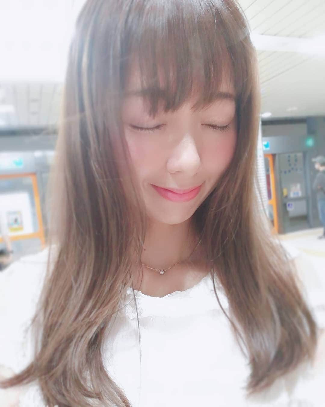 杉山由紀子のインスタグラム：「New hair✨✨ * アフロート シェルハさんのモデルで🎵 10/7に発売予定🎵 * お楽しみに✨ * * #long #new #hair #ぱっつん #前髪 #アッシュ #アッシュベージュ #model #salon #サロモ#ヘアモデル #杉山由紀子」