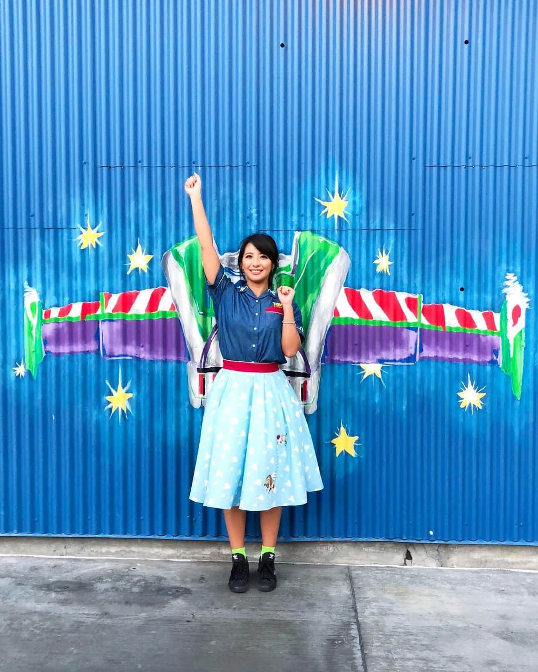 矢部あやさんのインスタグラム写真 - (矢部あやInstagram)「To infinity and beyond!! ・ #disneycaliforniaadventure #DCA #DCA2018 #pixarpierwall #pixarpier」7月19日 15時34分 - yabedayo0622