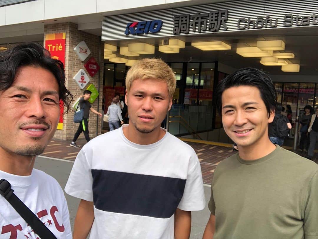 端戸仁のインスタグラム：「タムさん、まち君とランチ👍 #帰り際に写真撮ろうとして #撮ってもらう人探してたら #タムさんが声かけたのに #ナンパだと勘違いされてシカトされると言う悲劇笑 #3人とも黒くて見た目が悪かったのかな #いい時間でした」