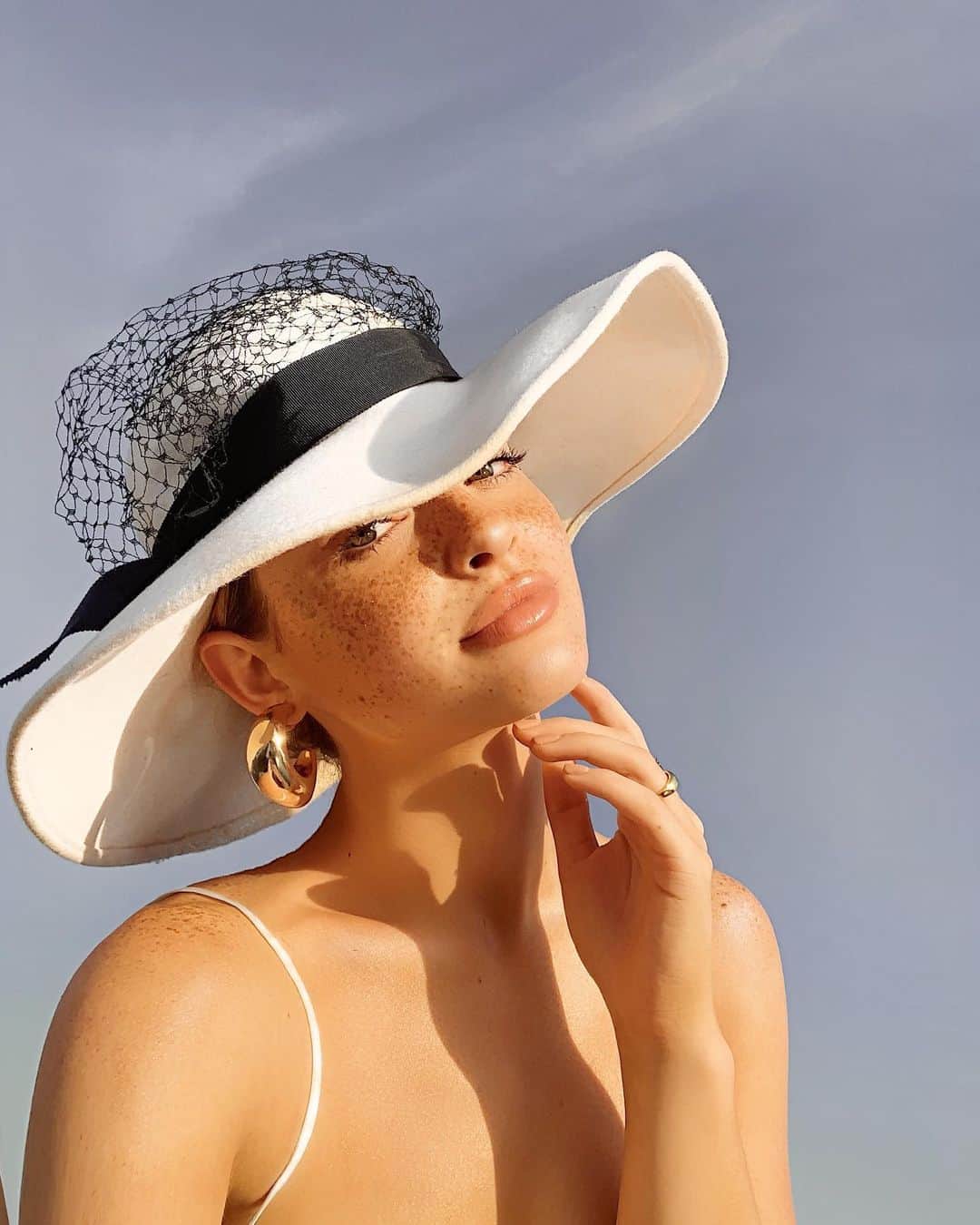 Kelsey Simoneのインスタグラム：「Meredith Blake visits Mykonos ✨ ( swipe )」