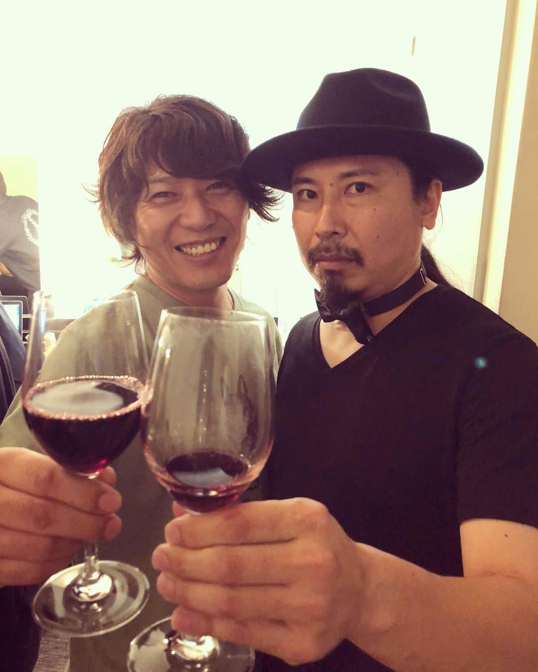 HIROSHIのインスタグラム：「昨日はBillboard Live OSAKAにOAUを観て来た。 ライブはもちろん最高に良かったし会場も雰囲気もすごく良かった。  また行きたいな♪ ロンジ君ありがとうございました。 #OAU #スキスキロンちゃん」