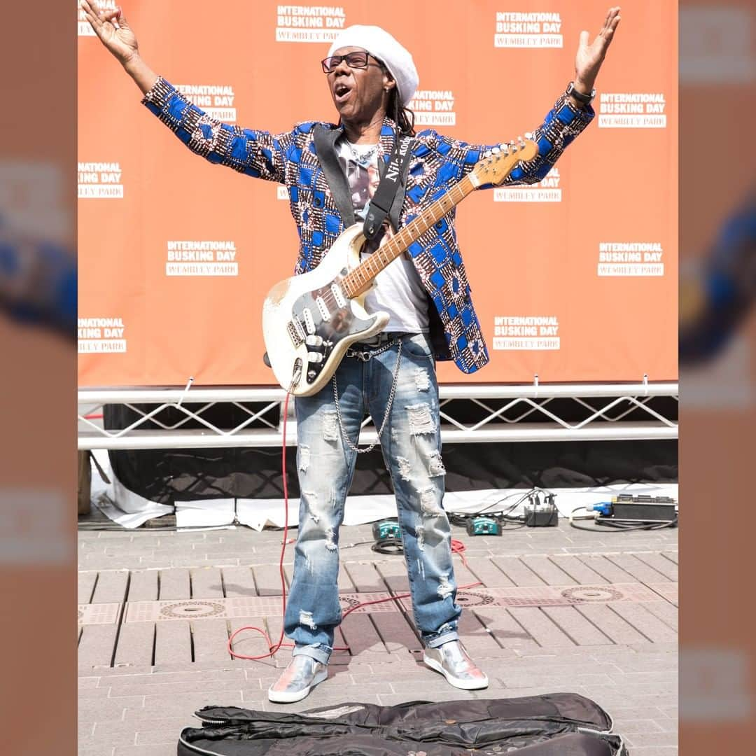 ナイル・ロジャースさんのインスタグラム写真 - (ナイル・ロジャースInstagram)「Had a blast playing at #InternationalBuskingDay @buskinlondon @wembleypark last year. Much love and respect to all the performers playing today!」7月19日 16時00分 - nilerodgers