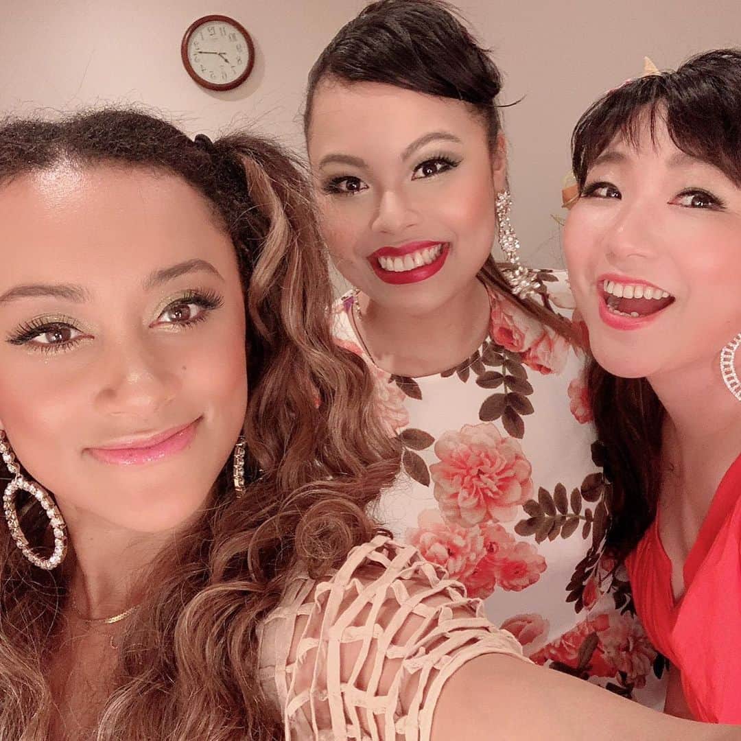 有坂美香のインスタグラム：「ジャズトロニック20周年記念ライブ第一弾決定！ このメンバーで 出演させていただきます❣️ Jazztronik Sing Jazztronik ~Jazztronik 20th Anniversary Live Vol.1~  アーティスト、ピアニスト、プロデューサーとして多彩な才能を発揮する野崎良太の、 特定のメンバーを持たない自由なミュージック・プ ロジェクト、Jazztronik。 そのJazztronikの20周年を記念した集大成ライヴ第一弾を東京と大阪で開催。 9月9日(月) 心斎橋JANUS、9月11日(水) 渋谷WWW。 “Sing Jazztronik”と銘打ち 、3人のヴォーカリスト（ 有坂美香、AISHA、エリアンナ）を 迎えて行うスペシャルライヴをお見逃しなく！  Jazztronik「Sing Jazztronik ~Jazztronik 20th Anniversary Live Vol.1~」 ■9月9日(月) @ 心斎橋JANUS 開場 19:00 / 開演 19:30 　主催：YUMEBANCHI 　お問合せ：YUMEBANCHI 06-6341-3525(平日11:00〜19:00) / www.yumebanchi.jp ■9月11日(水) @ 渋谷WWW 開場 19:00 / 開演 19:30 　主催： キョードー東京 / キョードー東京インターナショナル / J-WAVE 　お問合せ：キョードー東京 0570-550-799(平日11:00〜18:00 土日祝10:00〜18:00) ◾️TICKET オールスタンディング 前売: ¥5,000(ドリンク代別)  当日:¥5,500 (ドリンク代別)  チケット等の詳細はこちらから https://bit.ly/2xaWs4X」