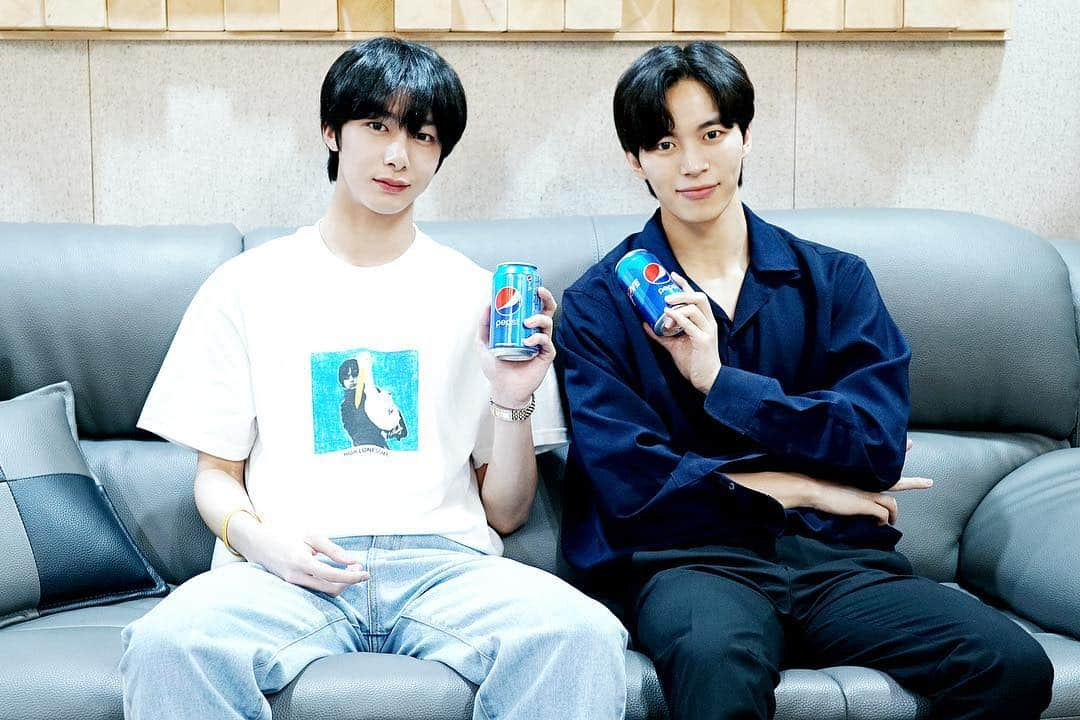 VIXXさんのインスタグラム写真 - (VIXXInstagram)「. ‪[#PEPSIxSTARSHIP]‬ . ‪2019 #PEPSI X #STARSHIP PROJECT‬ ‪#THE_LOVE_OF_SUMMER‬ ‪:THE PERFORMANCE‬ ‪#COOL_LOVE‬ . ‪#HONGBIN #VIXX‬ ‪#HYUNGWON #MONSTA_X‬ ‪Prod.#DRESS‬ . ‪녹음비하인드‬ ‪'#스타쉽포스트'에서 확인하세요!‬ . ‪#빅스 #홍빈 #몬스타엑스 #형원‬ ‪#JELLYFISH #HIGHLINE #펩시‬ . ‪👉🏻 http://naver.me/5OFxWSXg‬」7月19日 16時10分 - vixx_stargram