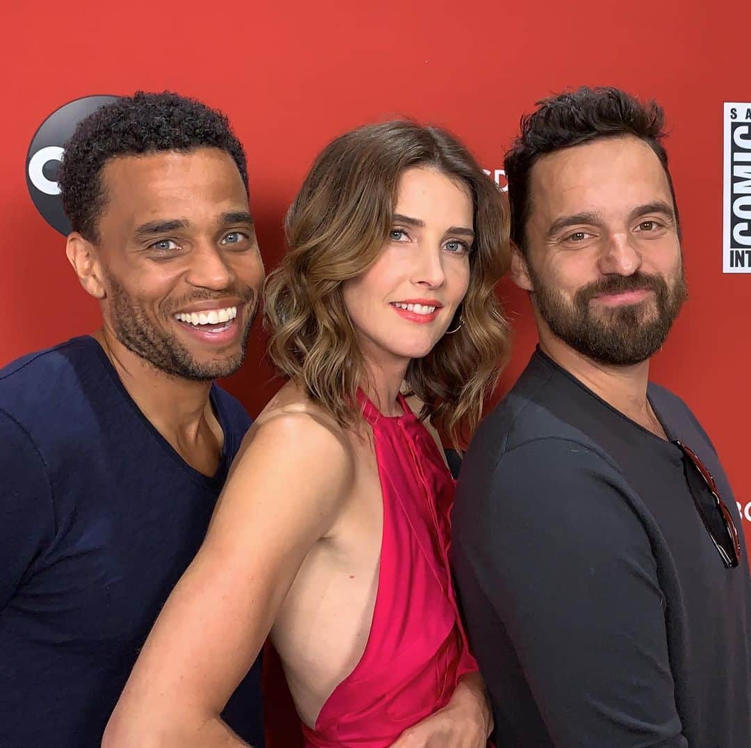 アメリカン・ブロードキャスティング・カンパニーのインスタグラム：「Your new favorite TV trio! ❤️❤️❤️@CobieSmulders, @mrjakejohnson, and @themichaelealy are at #SDCC for #Stumptown, coming to ABC this fall.」