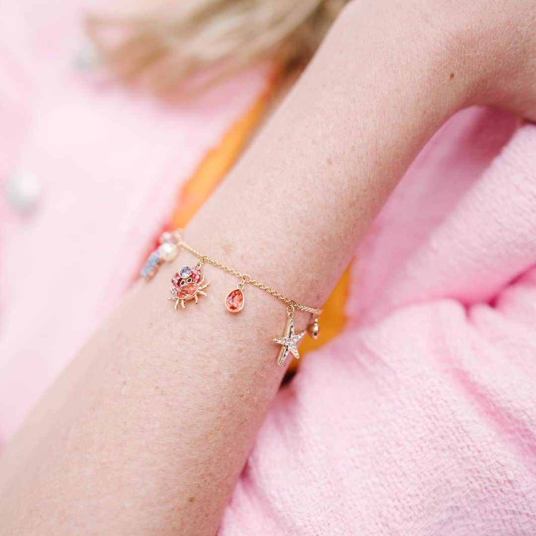 SWAROVSKIさんのインスタグラム写真 - (SWAROVSKIInstagram)「There's no shortage of summer vibes with the shimmering Ocean bracelet worn by @thenyblonde. #NoRegrets #Swarovski #SwarovskiBracelet」7月19日 16時18分 - swarovski