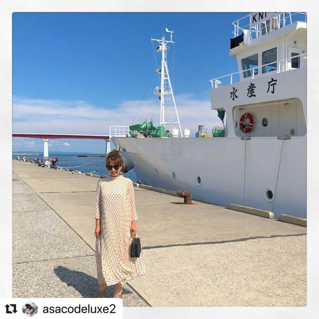 BIRTHDAY BASHさんのインスタグラム写真 - (BIRTHDAY BASHInstagram)「#Repost @asacodeluxe2 with @make_repost ・・・ ・ 🛳coordinate🛳 ・ ・ ・ 写真をお願いしたら、全てに水産庁😂😂😂 ---------------------------- #コーディネート  #ワンピース  #バースデーバッシュ  #ザラ  #ザラジョ  #水産庁  #水産庁の船  @birthdaybashshop  @zara」7月19日 16時30分 - birthdaybashshop