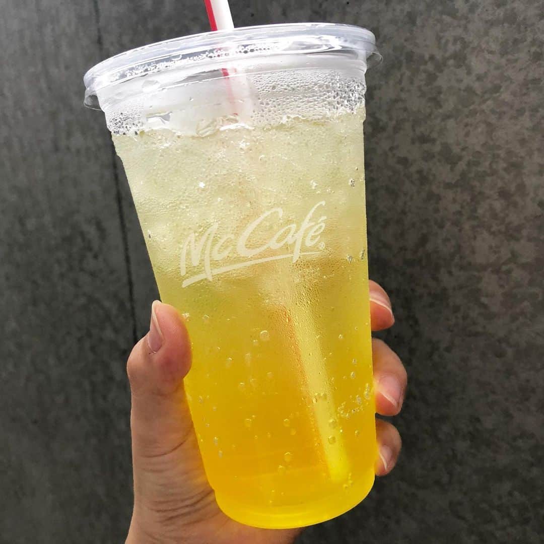馬渕史香のインスタグラム：「#マックフィズ  あのカップじゃなかった、、、涙」
