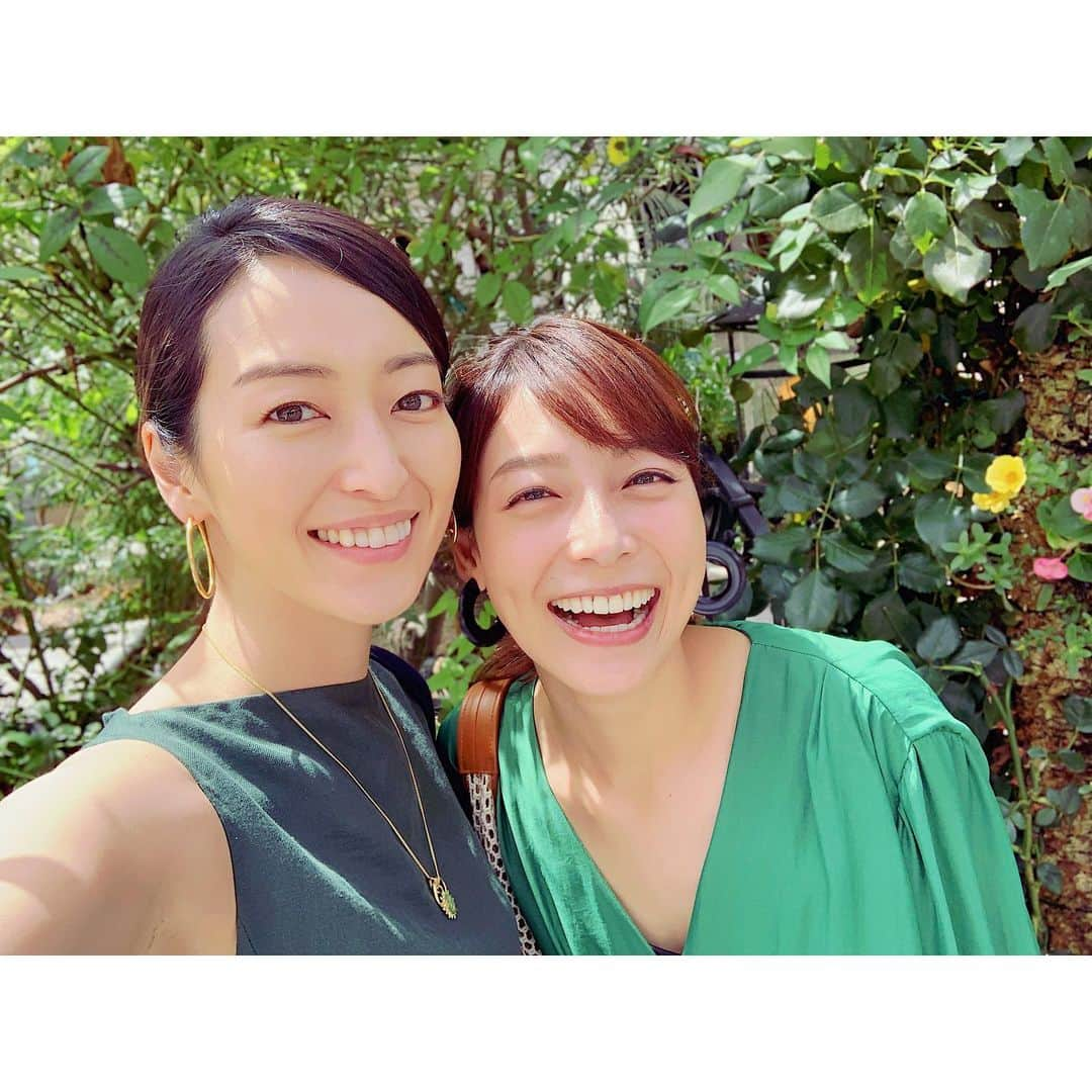 上野なつひさんのインスタグラム写真 - (上野なつひInstagram)「最近会ったbeautiful🌹 久々に会って募る話が沢山であっという間の時間 はぁ可愛い…🌼 向日葵のような笑顔に癒された☺️ 二人で親友 @ino_asami ちゃんのコーヒーを飲みに… 笑顔100％の二人のコラボ💞 #相武紗季 #井野麻美  #85年生まれ3人 #癒しのグリーンカラー  #紗季の可愛さに骨抜き  #素敵なママ #皆羨ましがるデート😏」7月19日 16時39分 - natsuhi