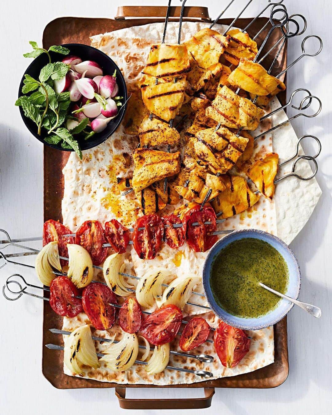 マーサ・スチュワートさんのインスタグラム写真 - (マーサ・スチュワートInstagram)「It’s kebab season! 🍢 One of our favorite recipes? Our saffron chicken kebabs: Marinating chicken breast with saffron and citrus before grilling yields juicy, golden meat packed with bright flavor. The skewers are served atop lavash with flame-kissed onions and tomatoes, fresh radishes and mint, and a spicy herbed yogurt sauce. Get this recipe (and more of our favorite kebab recipes) at the link in bio. 👆🏼📷: @ryanliebe」7月20日 3時53分 - marthastewart