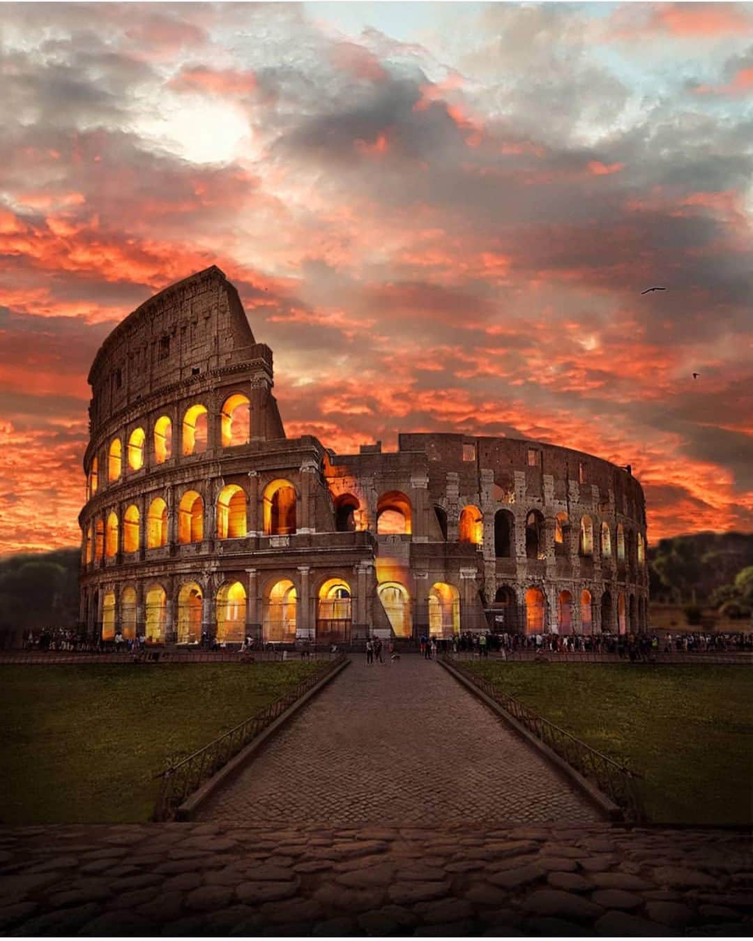 Earth Picsさんのインスタグラム写真 - (Earth PicsInstagram)「The Colosseum Rome Italy 🇮🇹 by @stuartmckay81 . . . . . . . #travelinspo #wanderluster #explorelocal #worldnomads #femaletraveler #instavacation #wander #traveltheglobe #mybestcityshots #iamdigitalnomad #glt #wonderlust #citizenfemme #mydomainetravels #gbr #travelshots #wunderlust #tavelgram #aroundtheglobe #travelawesome #iamtraveler #travelpictures #reiseblogger #travelingtheworld #travelingram #girltraveler #wandergirl #travelislife」7月20日 2時33分 - earthpix