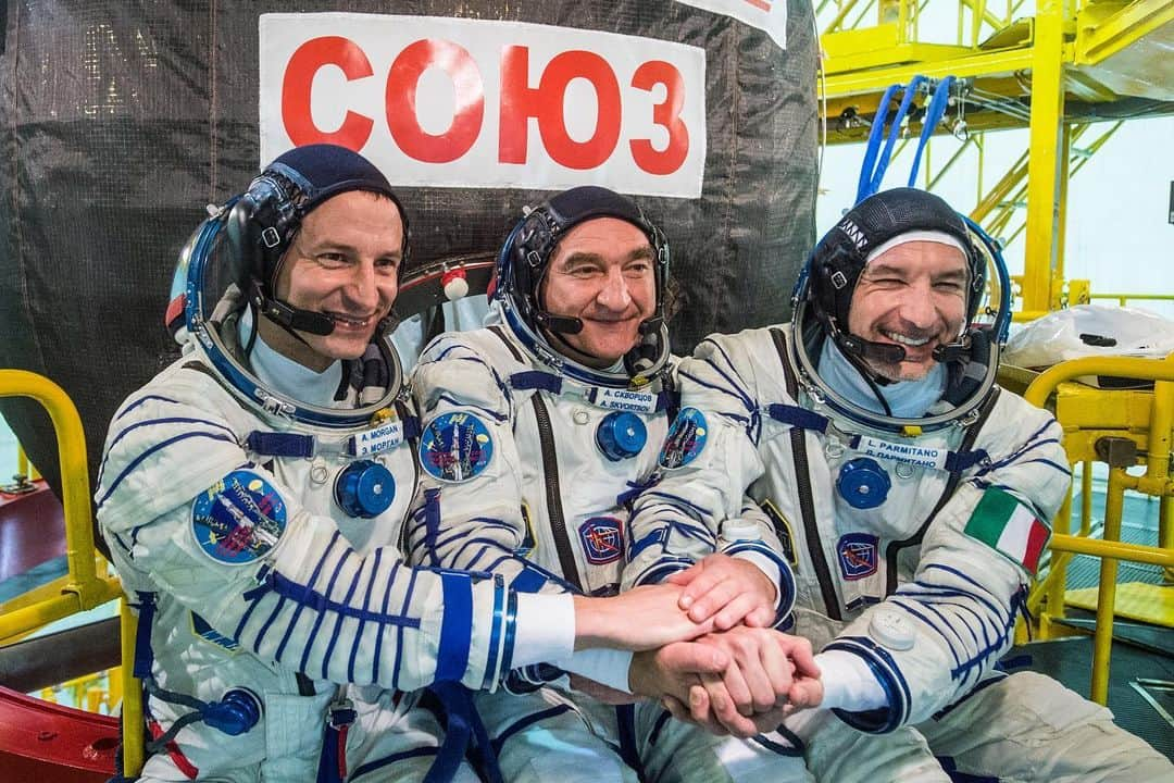 国際宇宙ステーションさんのインスタグラム写真 - (国際宇宙ステーションInstagram)「Three Expedition 60 crewmembers are just one day away from launching and joining the space residents aboard the station. From left, Drew Morgan, Alexander Skvortsov and Luca Parmitano pose for pictures July 5 in front of their Soyuz spacecraft during pre-launch preparations in Kazakhstan.」7月20日 2時44分 - iss