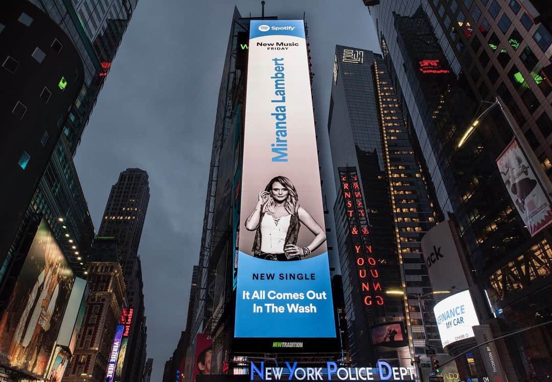 ミランダ・ランバートさんのインスタグラム写真 - (ミランダ・ランバートInstagram)「Put that sucker on spin @spotify 💙 #ItAllComesOutInTheWash #NYPD」7月20日 2時53分 - mirandalambert