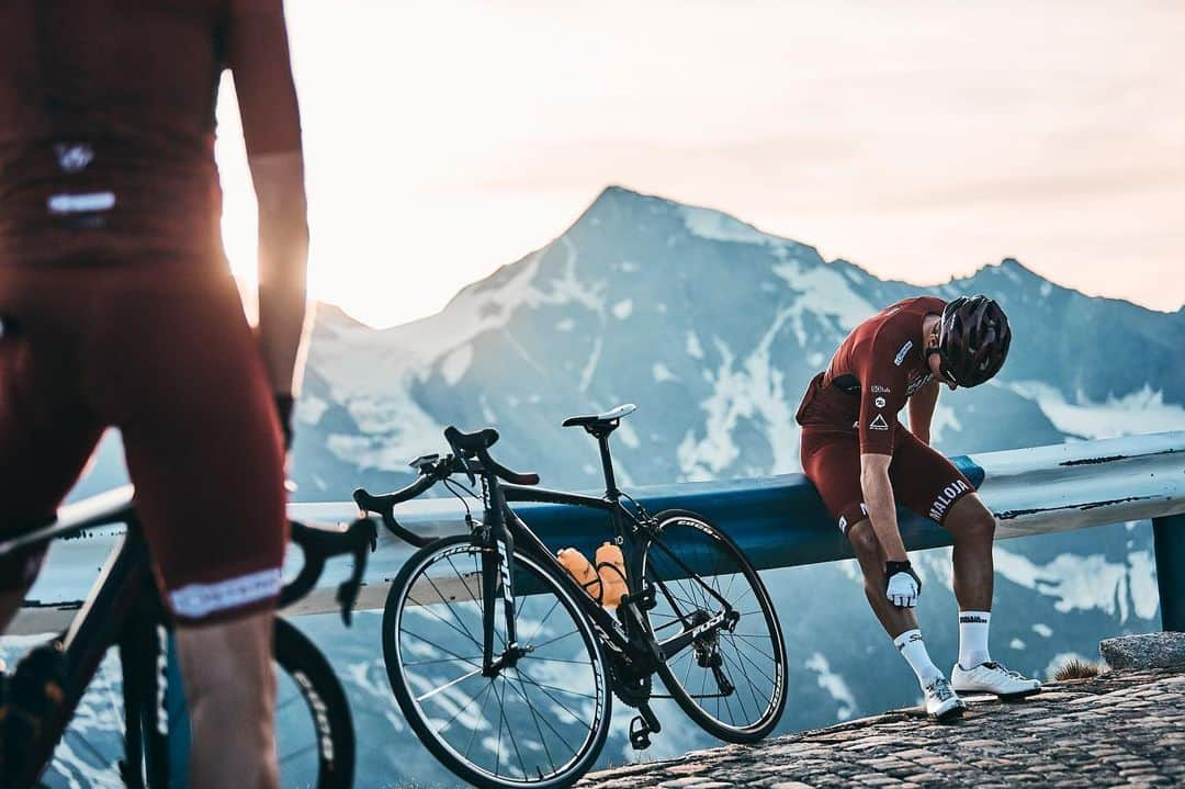 Fuji Bikesさんのインスタグラム写真 - (Fuji BikesInstagram)「Who loves that feeling when you conquer that mountain?🙋🏽‍♀️⁣ ⁣ The Fuji SL is a light and incredibly quick bike that begs to go up, up, then up again. ⁣ ⁣ ⁣ ⁣📸: @ursgolling  #fujisl #fujibikes #conqueryourmountain #morefunonafuji」7月20日 2時47分 - fujibikes