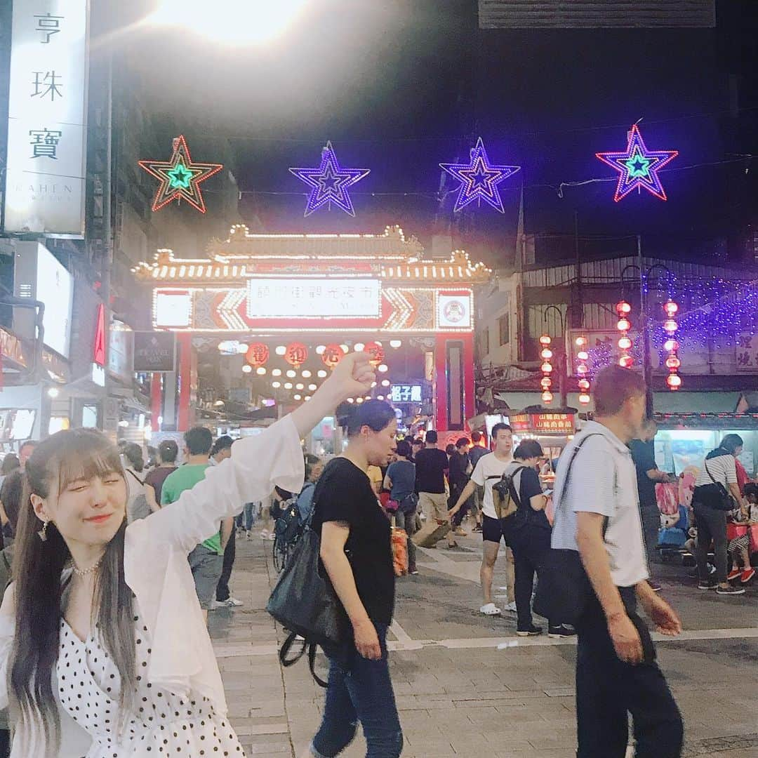 黒崎真音さんのインスタグラム写真 - (黒崎真音Instagram)「台湾の夜市に初めて行きました！ はしゃぎましたねー 明日はいよいよライブ！ #黒崎真音 #台湾 #夜市 #タピオカ #1日２杯 #美味しかった #ライブ楽しみ」7月20日 3時00分 - maonkurosaki922