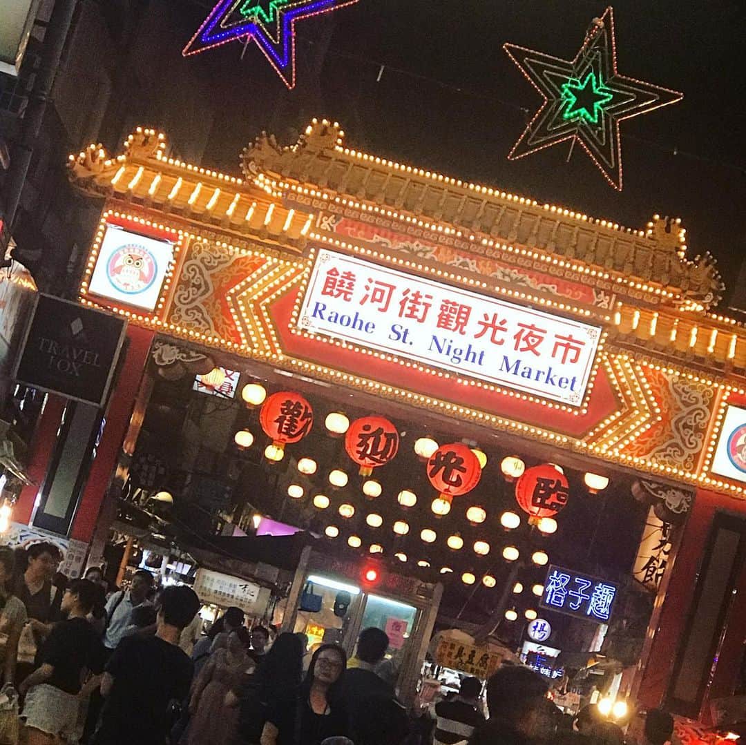 黒崎真音さんのインスタグラム写真 - (黒崎真音Instagram)「台湾の夜市に初めて行きました！ はしゃぎましたねー 明日はいよいよライブ！ #黒崎真音 #台湾 #夜市 #タピオカ #1日２杯 #美味しかった #ライブ楽しみ」7月20日 3時00分 - maonkurosaki922