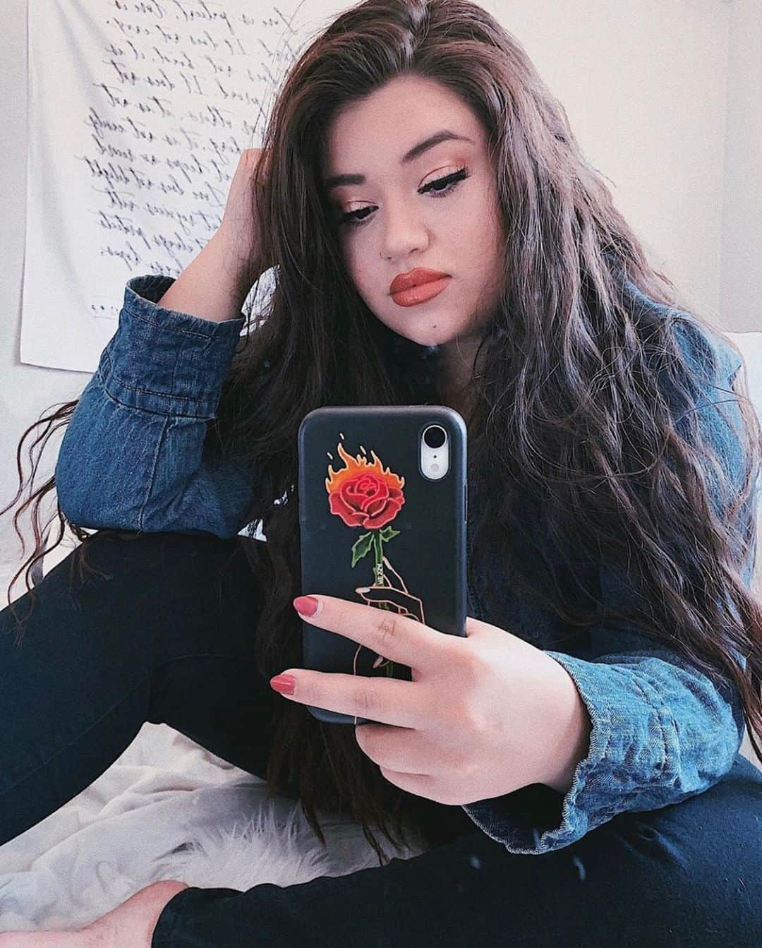 VELVETCAVIARさんのインスタグラム写真 - (VELVETCAVIARInstagram)「FRIDAY LEWK 🌹🔥 ⠀⠀⠀⠀⠀⠀⠀⠀⠀ @_eleynalove_ brings the 🔥 with our Neon Rose Case. Get yours @velvetcaviar. #velvetcaviar」7月20日 3時01分 - velvetcaviar