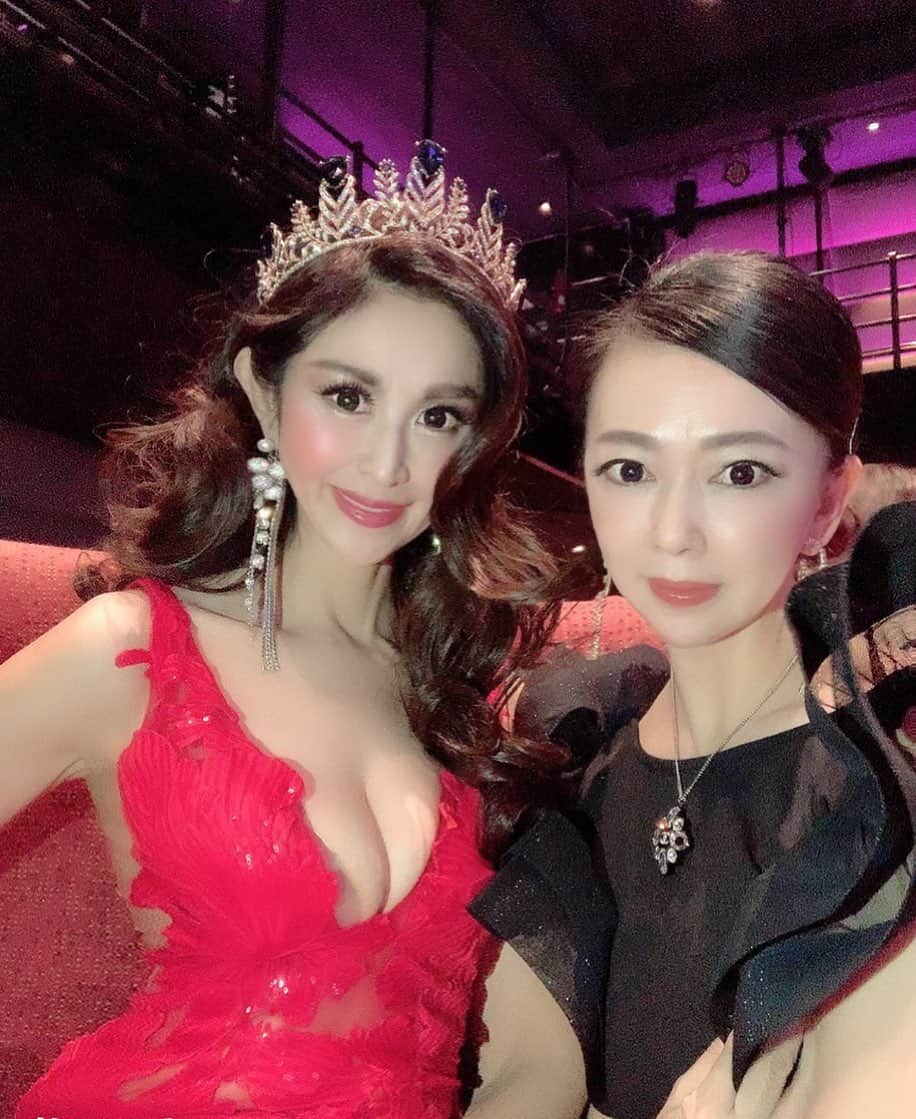 のインスタグラム：「仲良しえっちゃん❤️えっちゃんと居ると幸せな気分になれる😍 ラスベガスまで応援来てくれて本当に嬉しかった😭 海外まで応援来てくれるお友達が居るなんて私って最高に幸せ者です❣️」