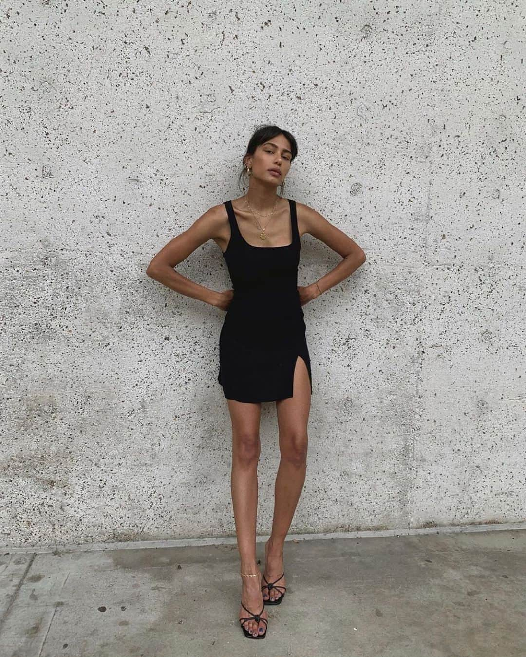 Reformationさんのインスタグラム写真 - (ReformationInstagram)「@discodaydream saving 900 gallons of water just by wearing the Karlie Dress and leaning against a wall. We made it that easy for you guys.」7月20日 3時03分 - reformation