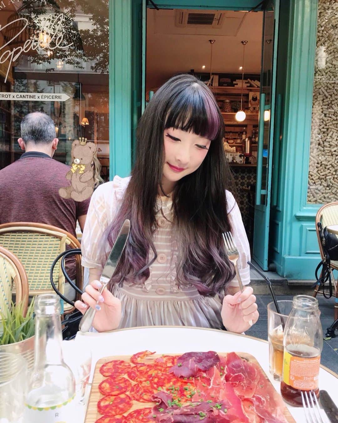 RinRinさんのインスタグラム写真 - (RinRinInstagram)「A full day of eating.  Really😐. . 7:00 coffee and croissants (3!) in the hotel 11:00 brunch at ladurée: omelettes and macaron🤤🤤🤤 . 13:00-15:00 working time  16:00 de la charcuterie (? correct me if I’m wrong!) cold cuts 18:00 play play play 19:00 looking at sweets 🍭😂😂😂 21:00 Dinner!!! . . パリで一日食べまくり！！！ . . Thanks to my friend @sairen05 for taking me around Paris~! 友達の @sairen05 ずっと付き合ってくれて感謝してる〜そして今日本語でプライベートツアーやってるよ ➡︎ @osusumeparis 🇫🇷 . . #ootd  onepiece: #milkharajuku  bag: #milkharajuku . . . 👉🏻 #rinrinparis #rinrinfrance . . #rinrindoll  #paris #laduree #ladureeparis #ファッション #旅行 #夏 #おしゃれ #コーデ #撮影 #モデル #今日のコーデ #パリ #ラデュレ #summer #summerootd #夏スタイル #夏コーデ」7月20日 3時05分 - rinrindoll