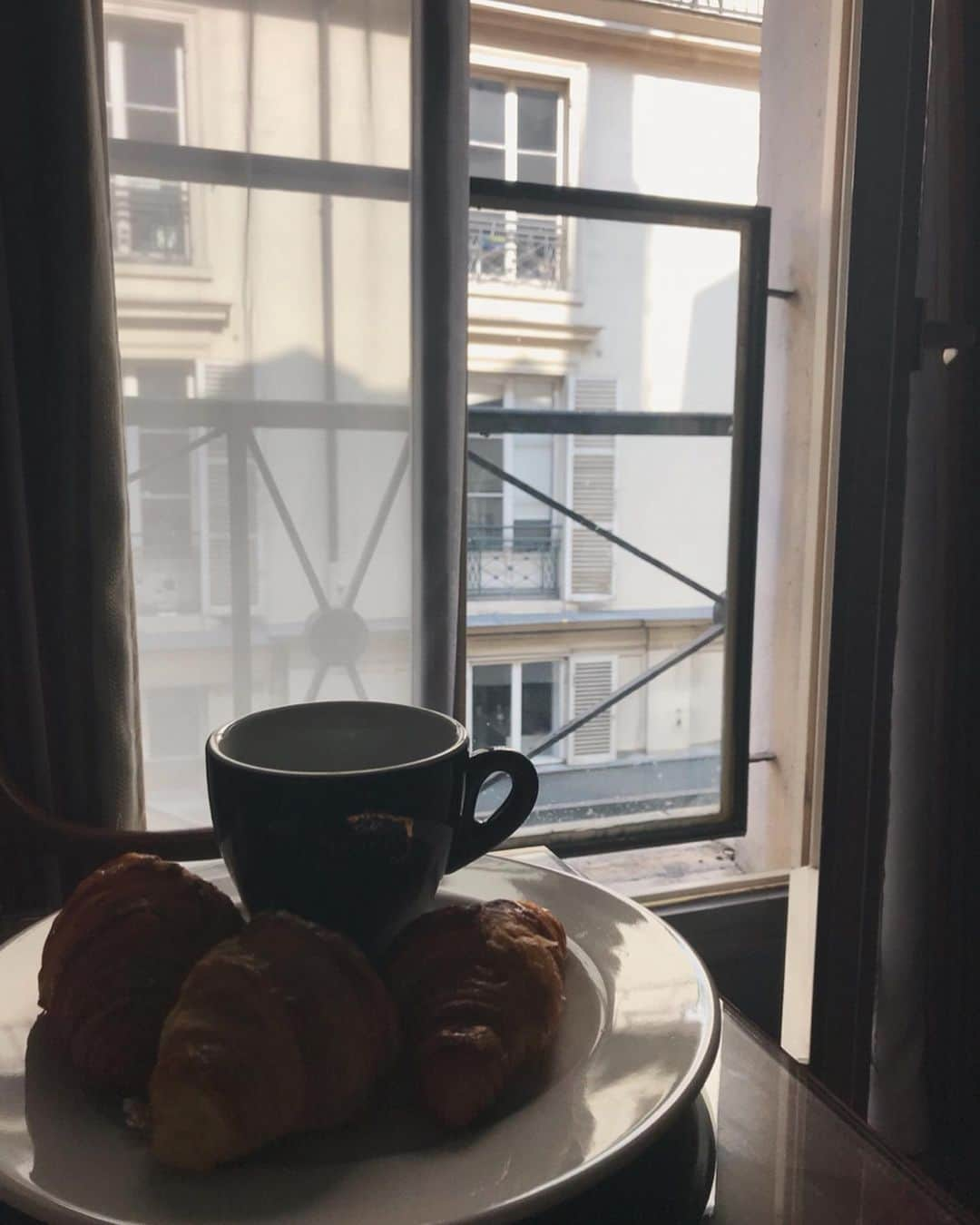 RinRinさんのインスタグラム写真 - (RinRinInstagram)「A full day of eating.  Really😐. . 7:00 coffee and croissants (3!) in the hotel 11:00 brunch at ladurée: omelettes and macaron🤤🤤🤤 . 13:00-15:00 working time  16:00 de la charcuterie (? correct me if I’m wrong!) cold cuts 18:00 play play play 19:00 looking at sweets 🍭😂😂😂 21:00 Dinner!!! . . パリで一日食べまくり！！！ . . Thanks to my friend @sairen05 for taking me around Paris~! 友達の @sairen05 ずっと付き合ってくれて感謝してる〜そして今日本語でプライベートツアーやってるよ ➡︎ @osusumeparis 🇫🇷 . . #ootd  onepiece: #milkharajuku  bag: #milkharajuku . . . 👉🏻 #rinrinparis #rinrinfrance . . #rinrindoll  #paris #laduree #ladureeparis #ファッション #旅行 #夏 #おしゃれ #コーデ #撮影 #モデル #今日のコーデ #パリ #ラデュレ #summer #summerootd #夏スタイル #夏コーデ」7月20日 3時05分 - rinrindoll