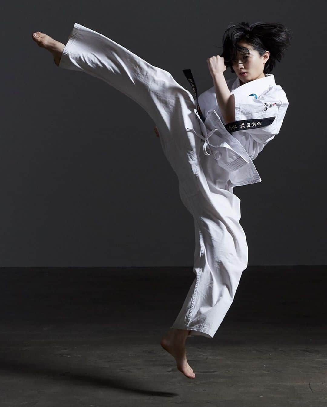 武田梨奈さんのインスタグラム写真 - (武田梨奈Instagram)「🥋﻿ 空手は 礼に始まり 礼に終わる﻿ 空手は 己を見つめ 己を正し 己を磨くものである﻿ 空手は 人を倒すものではなく 人を愛し 己に打ち克つものである﻿ 空手は 父母を敬いて 世のため 人のために 尽くすものである﻿ ﻿ （ #空手道訓﻿ ） ﻿ #空手 #押忍 #武道  #karate #martialarts #highkickgirl﻿  #osu #ryukyukarate #action ﻿ #japaneseculture #rinatakeda  #karate2020 #thankskarate」7月20日 3時16分 - rinatakeda615