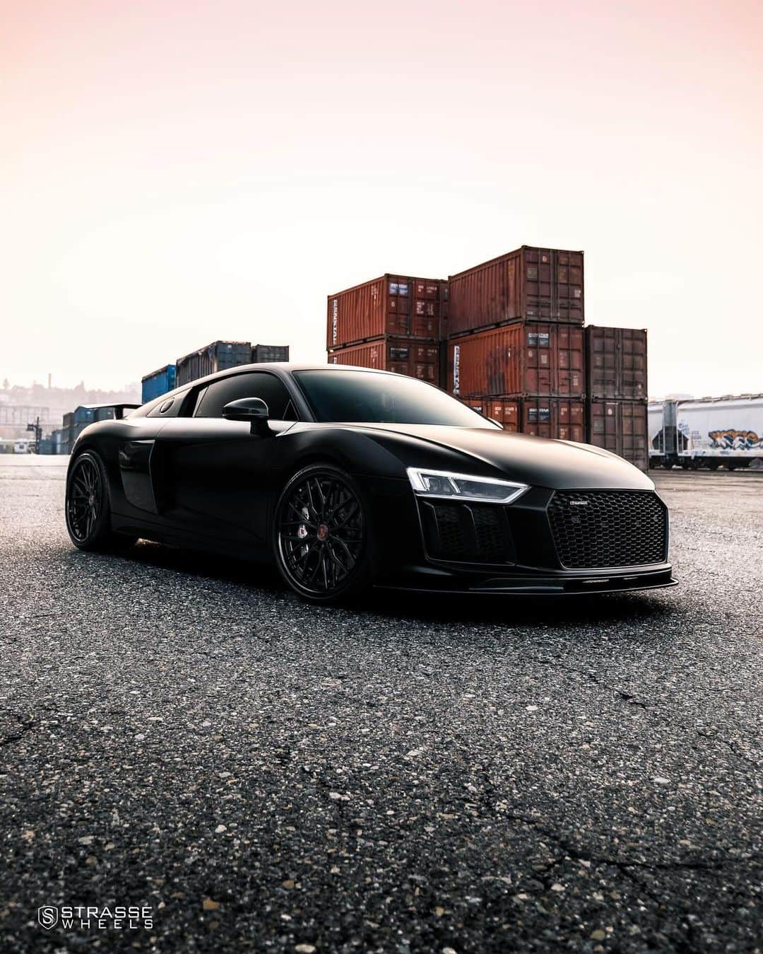 CARLiFESTYLEさんのインスタグラム写真 - (CARLiFESTYLEInstagram)「All black Audi R8 on @strassewheels | thoughts? #carlifestyle #R8 #strassewheels」7月20日 3時36分 - carlifestyle