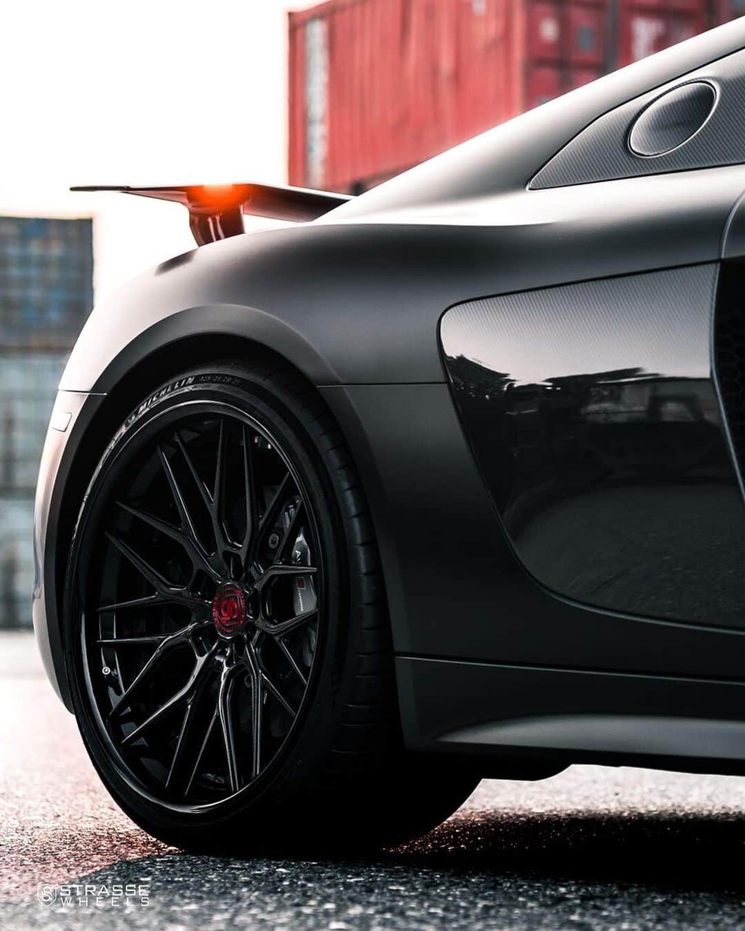 CARLiFESTYLEさんのインスタグラム写真 - (CARLiFESTYLEInstagram)「All black Audi R8 on @strassewheels | thoughts? #carlifestyle #R8 #strassewheels」7月20日 3時36分 - carlifestyle
